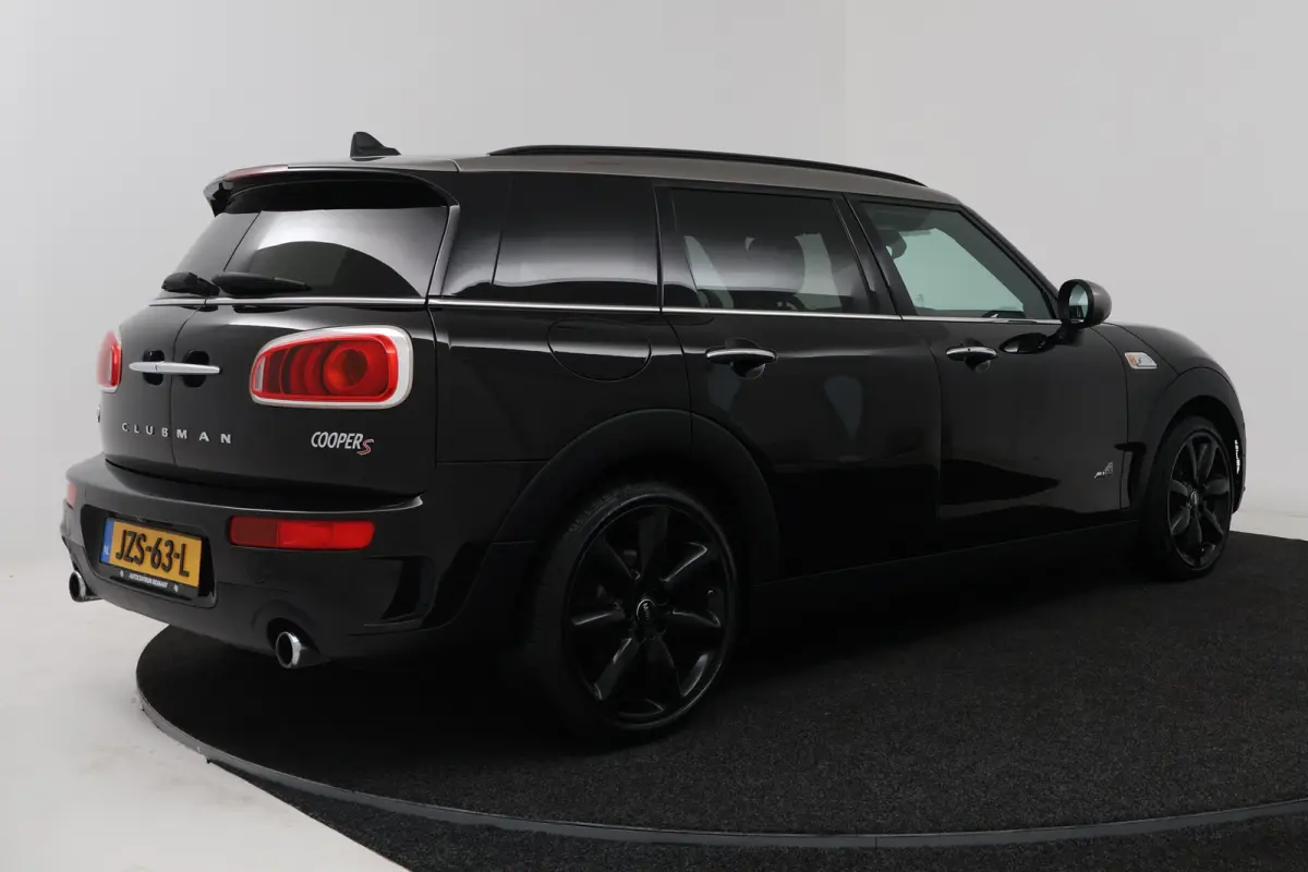 2.0 Cooper S Chili Serious Business (PANORAMADAK, HARMAN/KARDON, STOELVERWARMING, NAVIGATIE, CARPLAY, HEAD-UP DISPLAY)