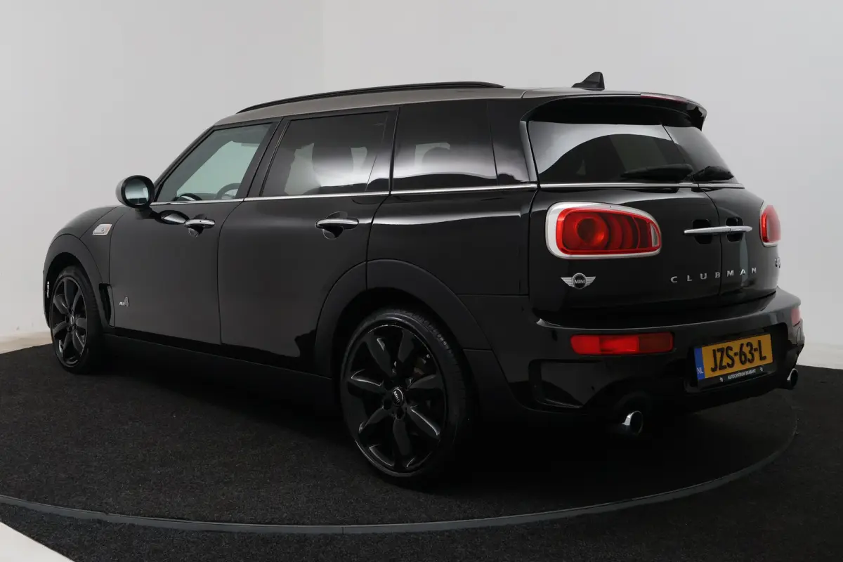 2.0 Cooper S Chili Serious Business (PANORAMADAK, HARMAN/KARDON, STOELVERWARMING, NAVIGATIE, CARPLAY, HEAD-UP DISPLAY)