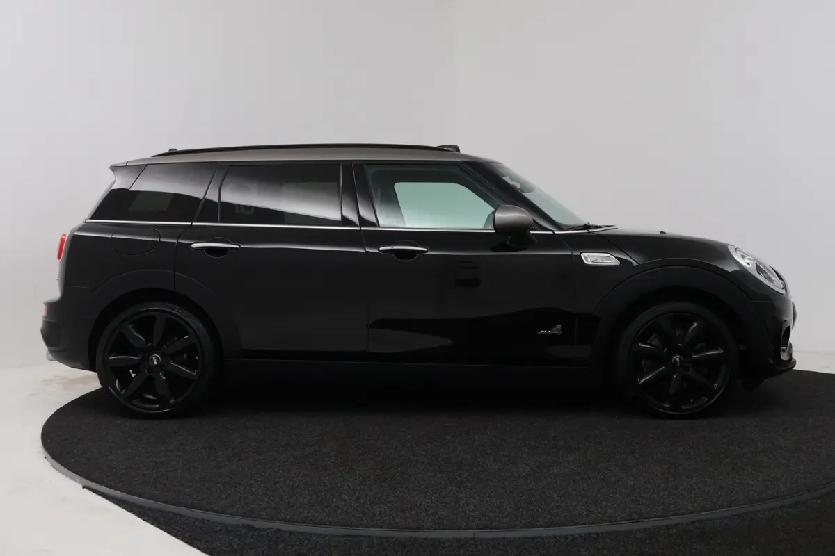 2.0 Cooper S Chili Serious Business (PANORAMADAK, HARMAN/KARDON, STOELVERWARMING, NAVIGATIE, CARPLAY, HEAD-UP DISPLAY)