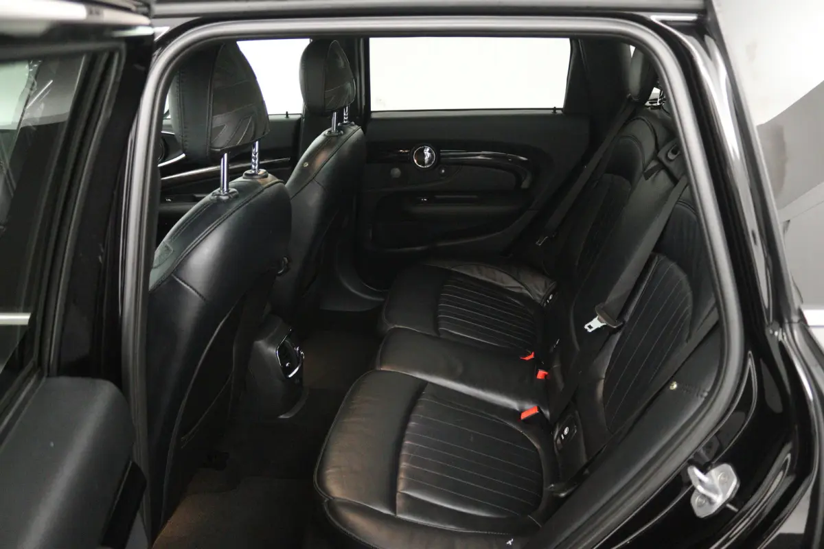 2.0 Cooper S Chili Serious Business (PANORAMADAK, HARMAN/KARDON, STOELVERWARMING, NAVIGATIE, CARPLAY, HEAD-UP DISPLAY)
