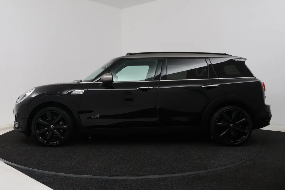 2.0 Cooper S Chili Serious Business (PANORAMADAK, HARMAN/KARDON, STOELVERWARMING, NAVIGATIE, CARPLAY, HEAD-UP DISPLAY)