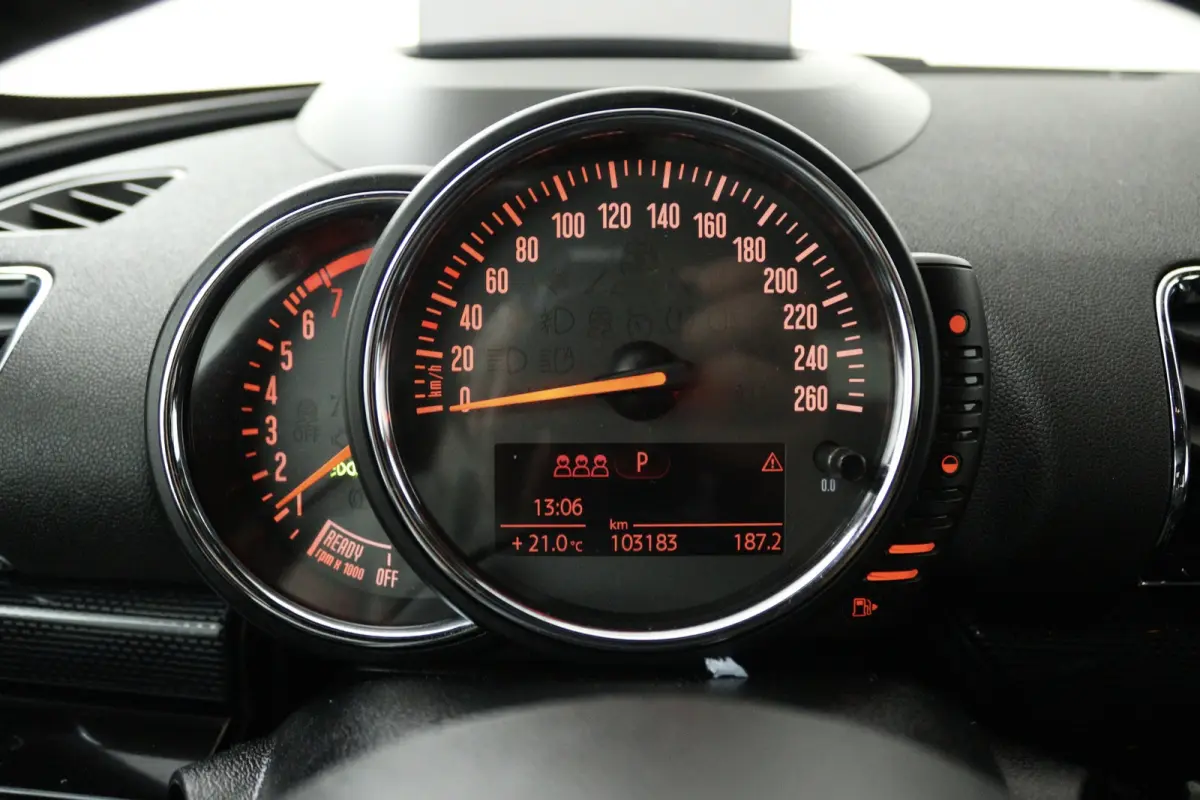 2.0 Cooper S Chili Serious Business (PANORAMADAK, HARMAN/KARDON, STOELVERWARMING, NAVIGATIE, CARPLAY, HEAD-UP DISPLAY)
