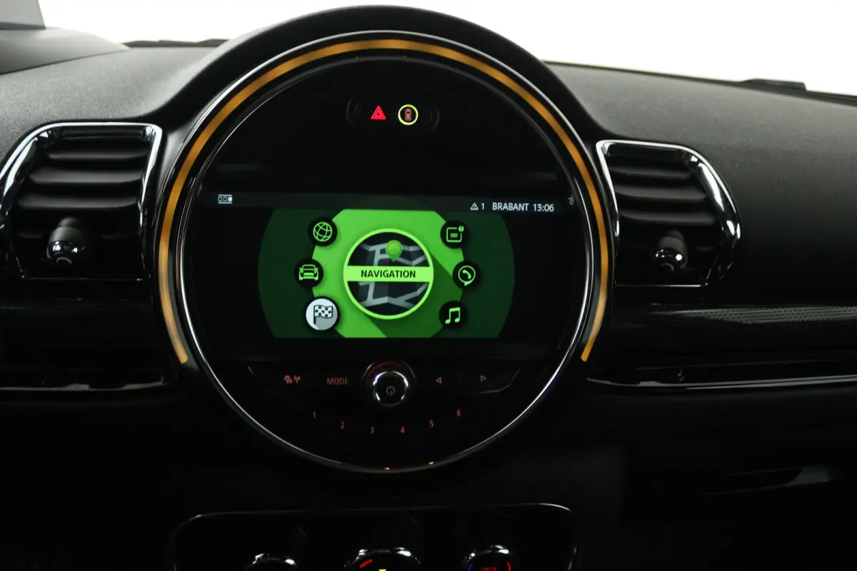 2.0 Cooper S Chili Serious Business (PANORAMADAK, HARMAN/KARDON, STOELVERWARMING, NAVIGATIE, CARPLAY, HEAD-UP DISPLAY)