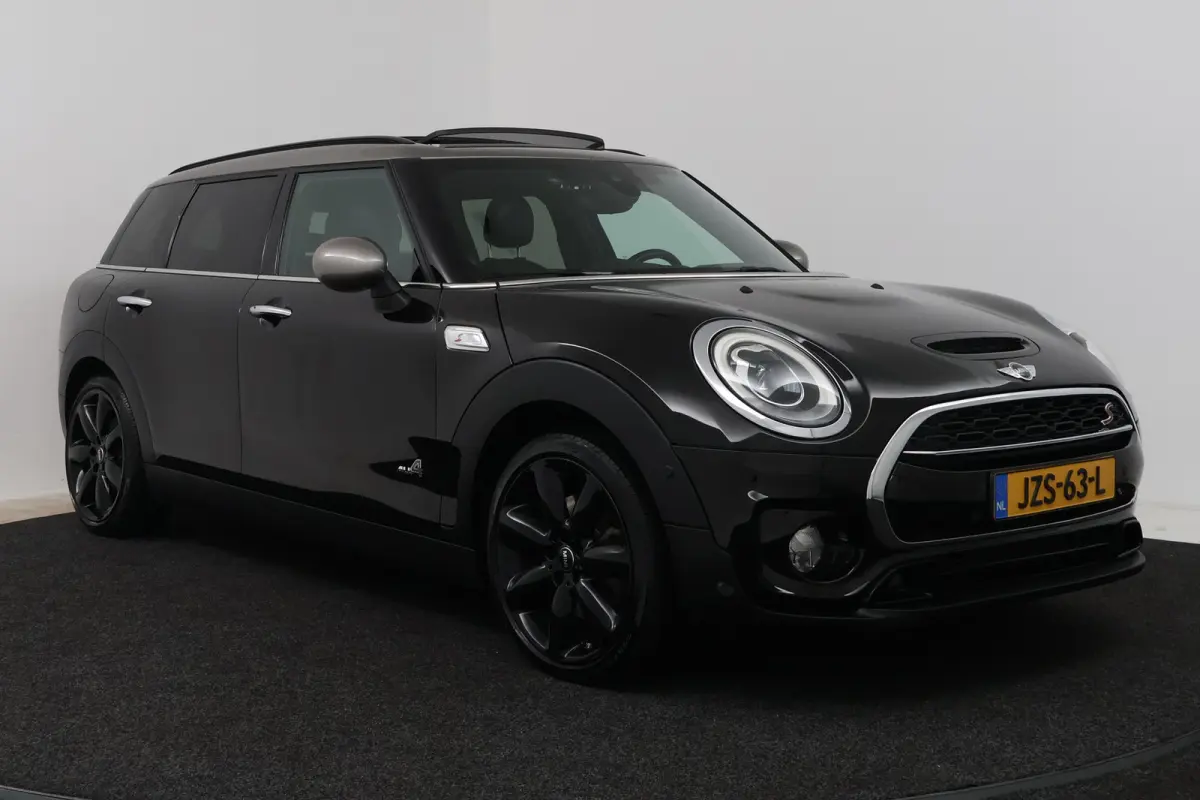 2.0 Cooper S Chili Serious Business (PANORAMADAK, HARMAN/KARDON, STOELVERWARMING, NAVIGATIE, CARPLAY, HEAD-UP DISPLAY)