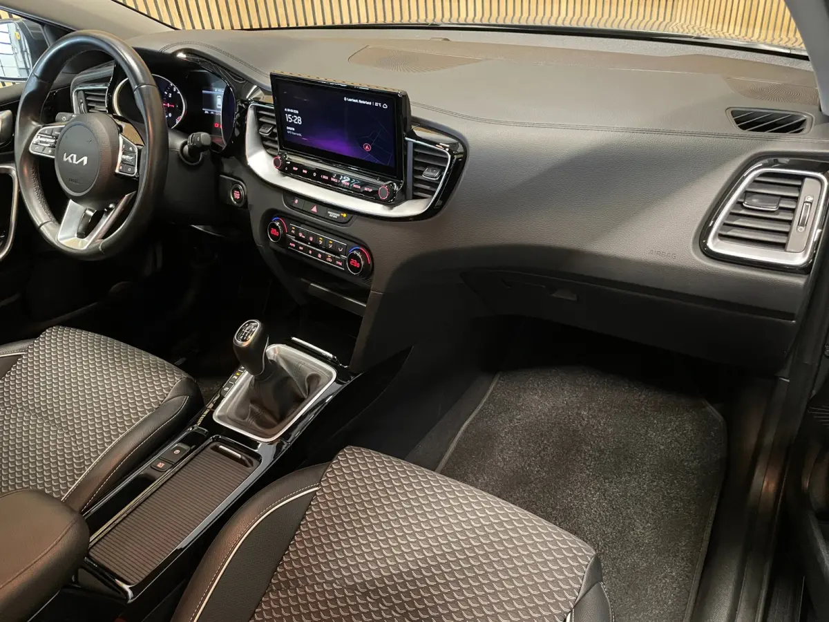 1.0 T-GDi DynamicPlusLine|120PK|1/2 LEDER|ANDROID/CARPLAY|CAMERA|CRUISE+CLIMATE|PARKEERSENSOREN|IN.BTW|1e EIG
