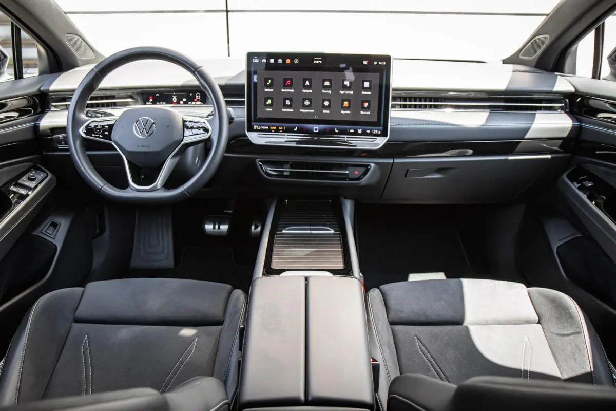 286pk Pro Business 77 kWh | Trekhaak | Matrix LED | 360 Camera | Navigatie| 19'' Velgen