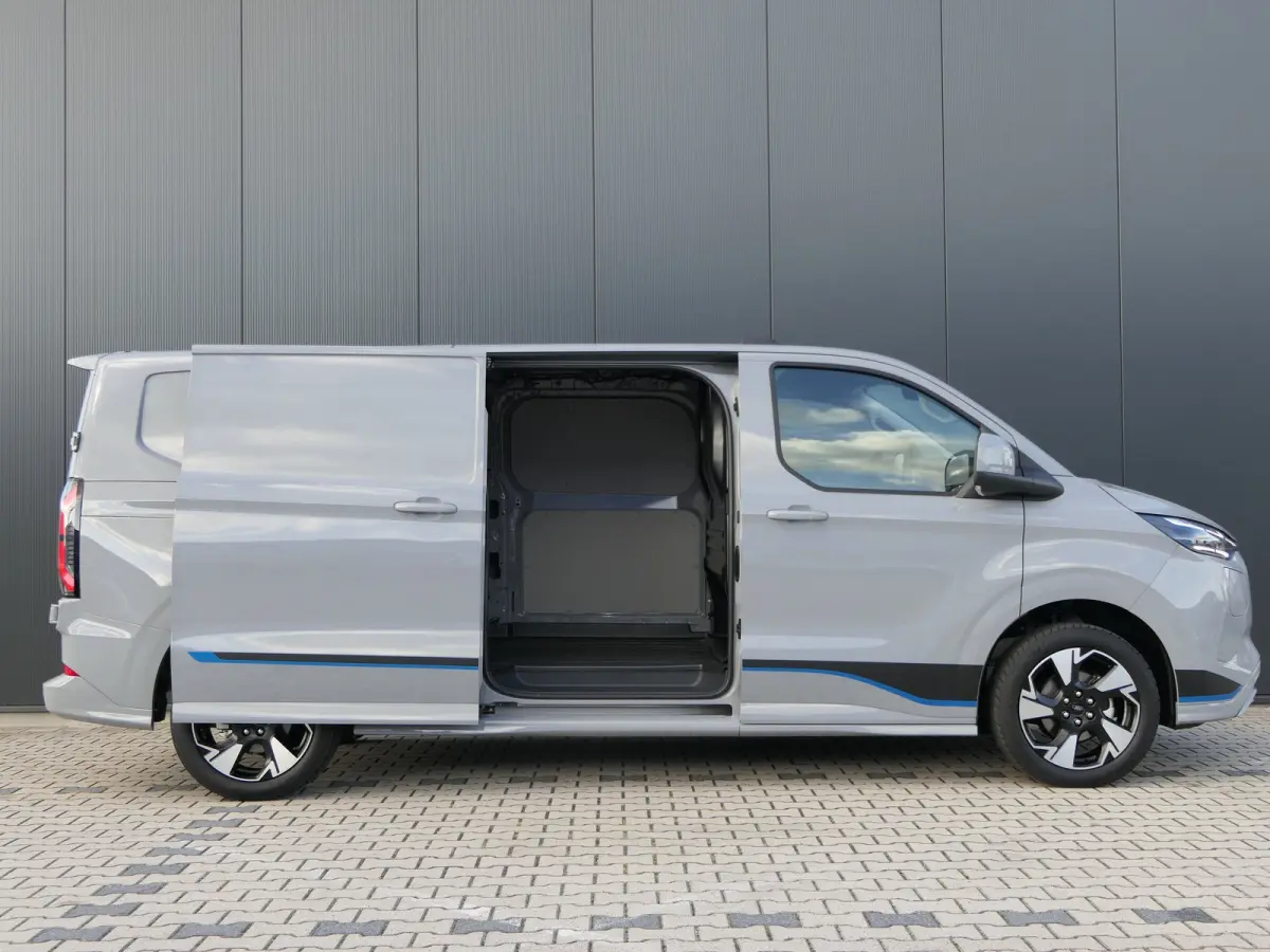 340 L2H1 Sport 71 kWh | Trekhaak | Adaptive Cruise | BLIS | Camera | Stoel/Stuurverwarming | 19 Inch | Adaptive LED
