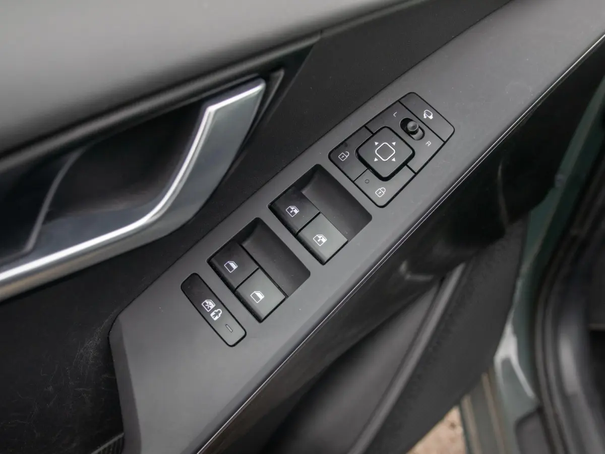 Edition Advanced 64.8 kWh Trekhaak | Leder | Privacy glass | Luxe uitvoering