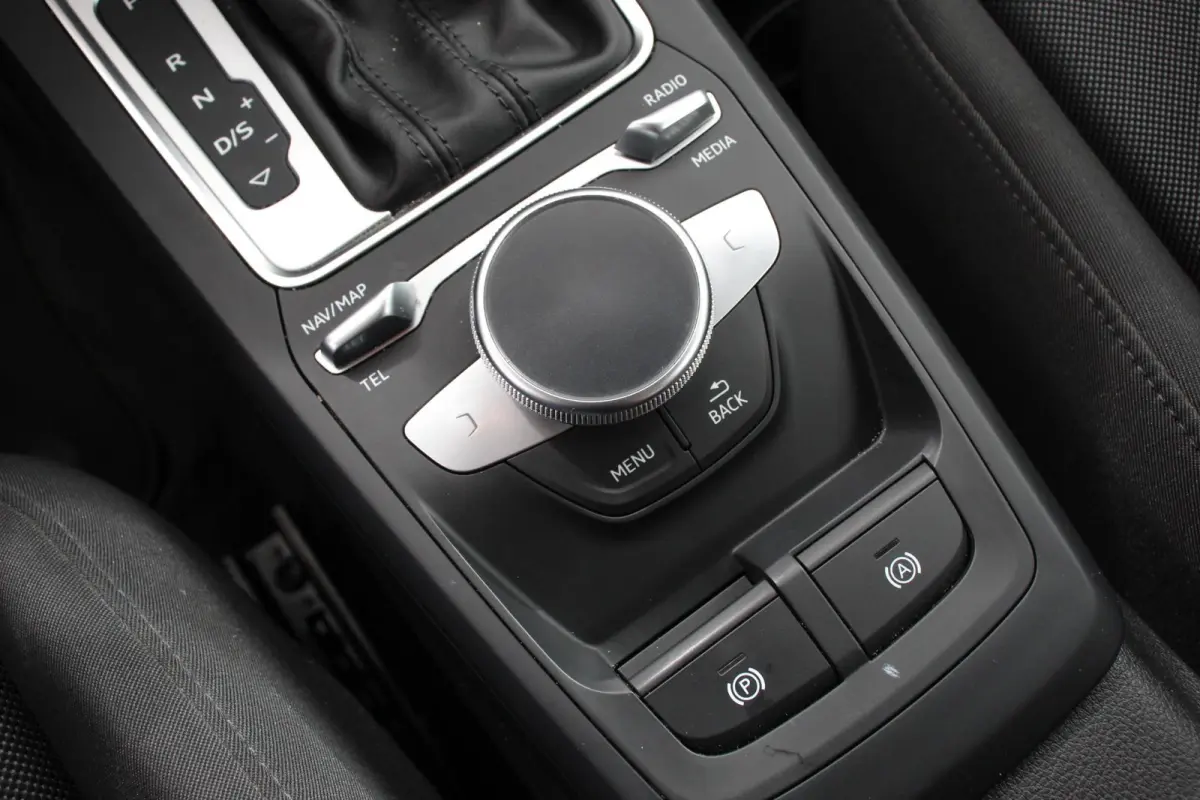 35 TFSI 150pk S-Tronic Prestige Navigatie Apple Carplay/Android Auto Camera Parkeersensoren Adaptive Cruise Control Stoelverwarming Climate Control Lichtmetalen velgen