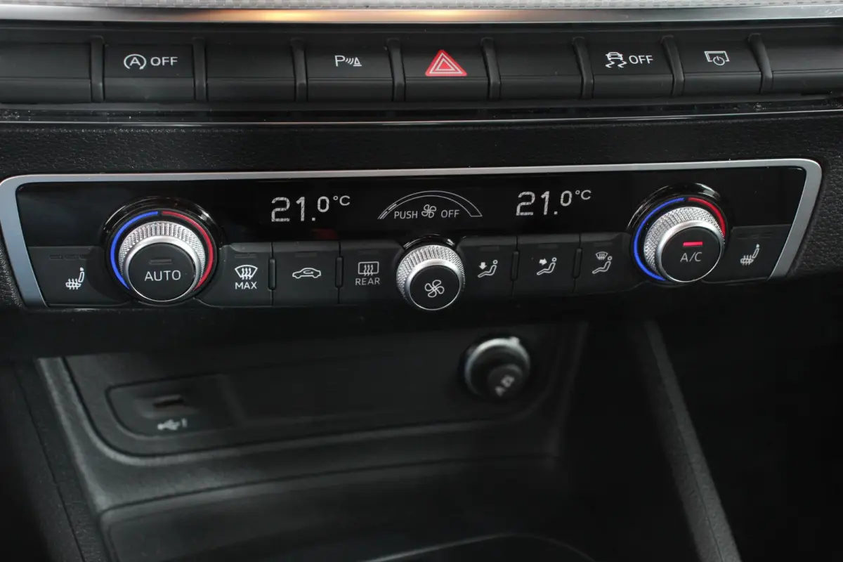 35 TFSI 150pk S-Tronic Prestige Navigatie Apple Carplay/Android Auto Camera Parkeersensoren Adaptive Cruise Control Stoelverwarming Climate Control Lichtmetalen velgen