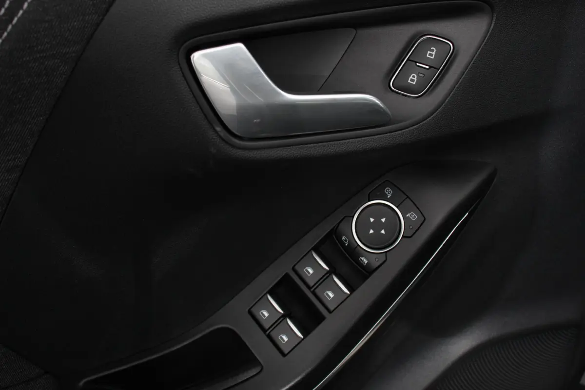 1.0 EcoBoost Titanium Navigatie Climate Control Cruise Control Stoel/Stuurverwarming 17 Inch Lichtmetalen Velgen