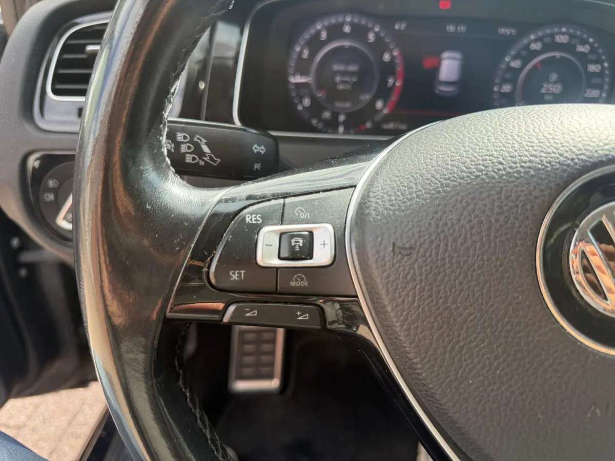 1.0 TSI Highline Digital Dash Trekhaak Alcantara Massage!