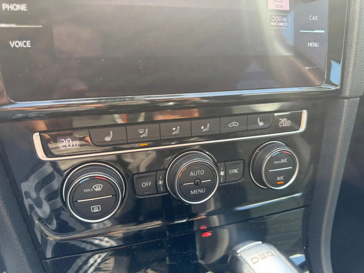 1.0 TSI Highline Digital Dash Trekhaak Alcantara Massage!
