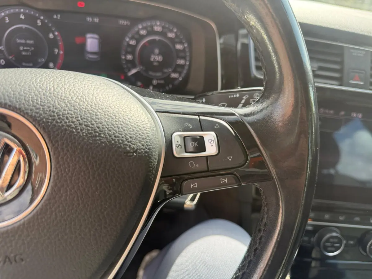 1.0 TSI Highline Digital Dash Trekhaak Alcantara Massage!