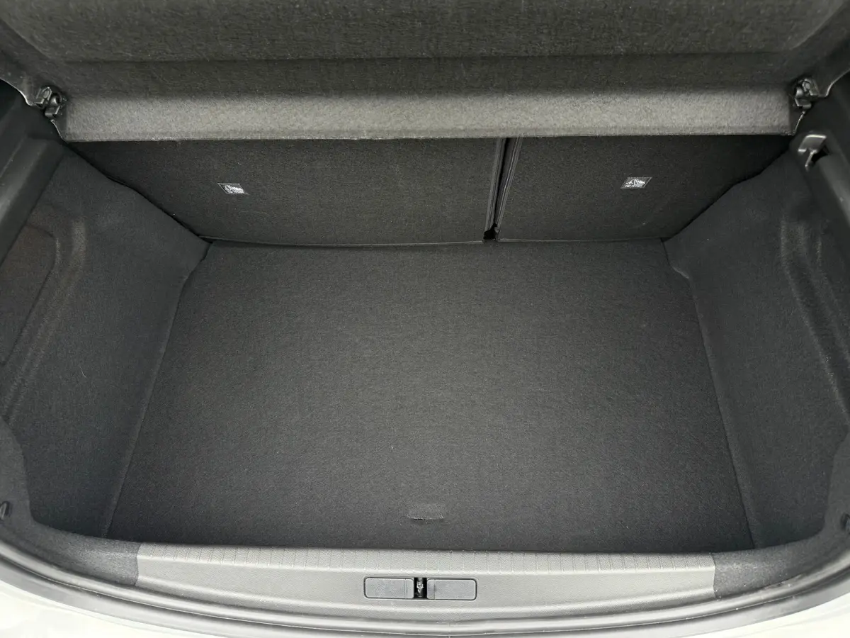 1.2 145PK Turbo AUTOMAAT Hybrid GS ACHTERUITRIJCAMERA| PARKEERSENSOREN V+A| ADAPTIEVE CRUISECONTROL| DODEHOEK DETECTIE| EXTRA GETINT GLAS| HEMELKLEDING DONKER| SPORTSTOELEN| VOORSTOELEN VERW