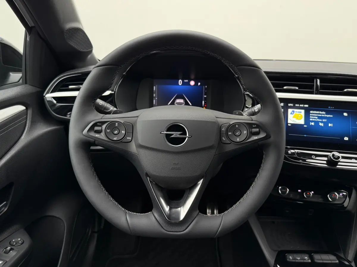 1.2 145PK Turbo AUTOMAAT Hybrid GS ACHTERUITRIJCAMERA| PARKEERSENSOREN V+A| ADAPTIEVE CRUISECONTROL| DODEHOEK DETECTIE| EXTRA GETINT GLAS| HEMELKLEDING DONKER| SPORTSTOELEN| VOORSTOELEN VERW