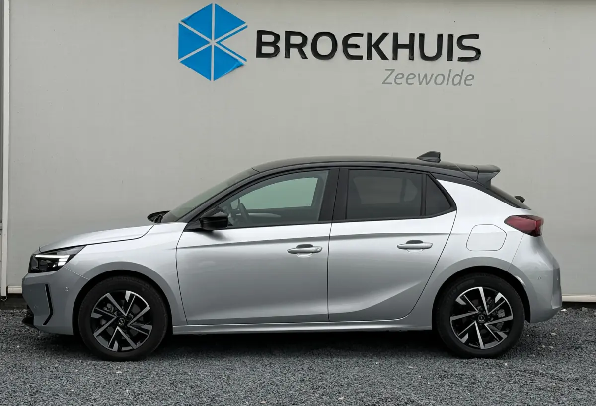 1.2 145PK Turbo AUTOMAAT Hybrid GS ACHTERUITRIJCAMERA| PARKEERSENSOREN V+A| ADAPTIEVE CRUISECONTROL| DODEHOEK DETECTIE| EXTRA GETINT GLAS| HEMELKLEDING DONKER| SPORTSTOELEN| VOORSTOELEN VERW