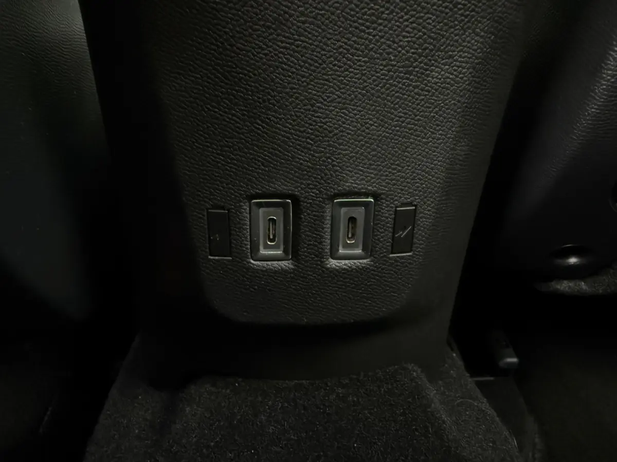 1.2 145PK Turbo AUTOMAAT Hybrid GS ACHTERUITRIJCAMERA| PARKEERSENSOREN V+A| ADAPTIEVE CRUISECONTROL| DODEHOEK DETECTIE| EXTRA GETINT GLAS| HEMELKLEDING DONKER| SPORTSTOELEN| VOORSTOELEN VERW