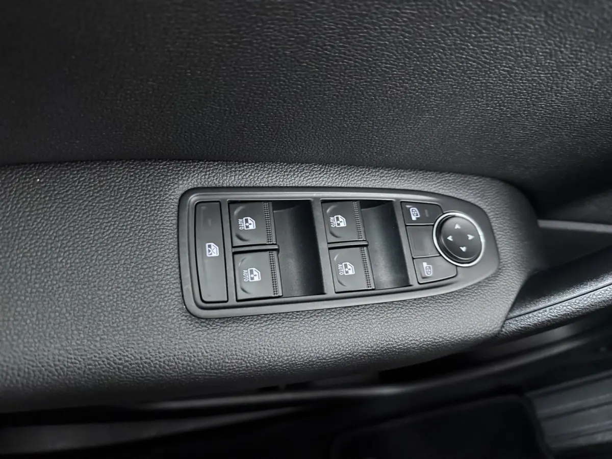 1.3 TCe 140 R.S. Line / Trekhaak / Navigatie / Camera / Parkeersensoren / Stuur -en Stoelverwarmd / LED / Carplay / 18'' LMV