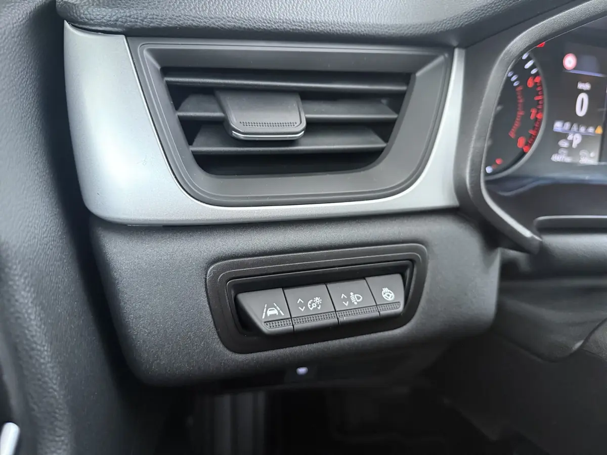 1.3 TCe 140 R.S. Line / Trekhaak / Navigatie / Camera / Parkeersensoren / Stuur -en Stoelverwarmd / LED / Carplay / 18'' LMV