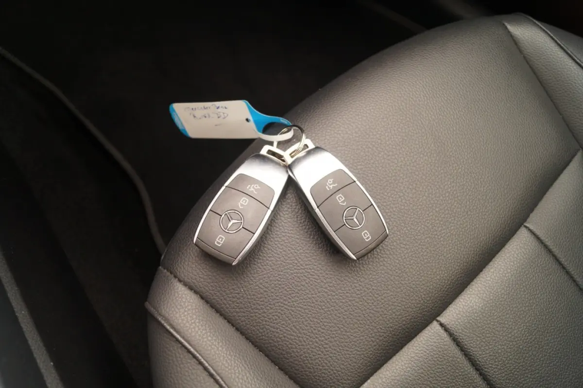 250e Business Solution Luxury Limited -LEER-