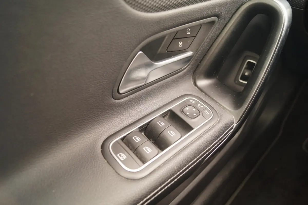 250e Business Solution Luxury Limited -LEER-