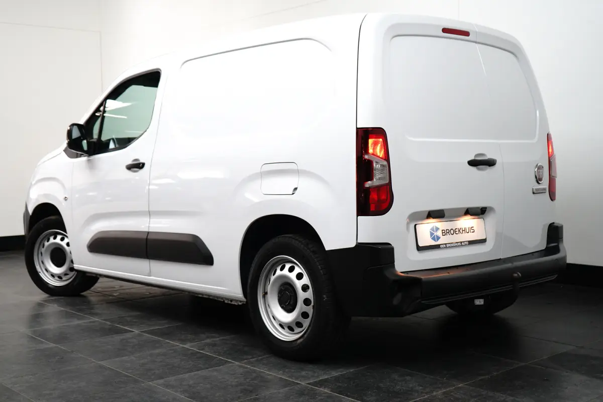 1.5 BlueHDi 130 EAT8 S&S L1 NAVI | CAMERA | CRUISE | Airconditioning | Centrale vergrendeling met Afstandsbediening