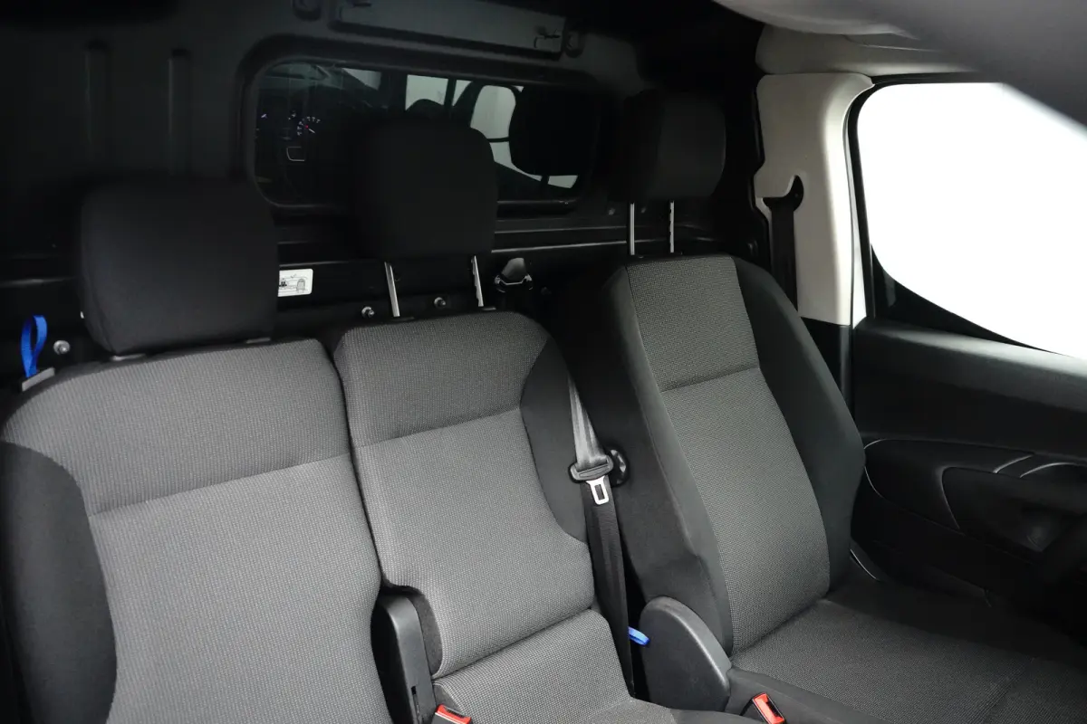 1.5 BlueHDi 130 EAT8 S&S L1 NAVI | CAMERA | CRUISE | Airconditioning | Centrale vergrendeling met Afstandsbediening