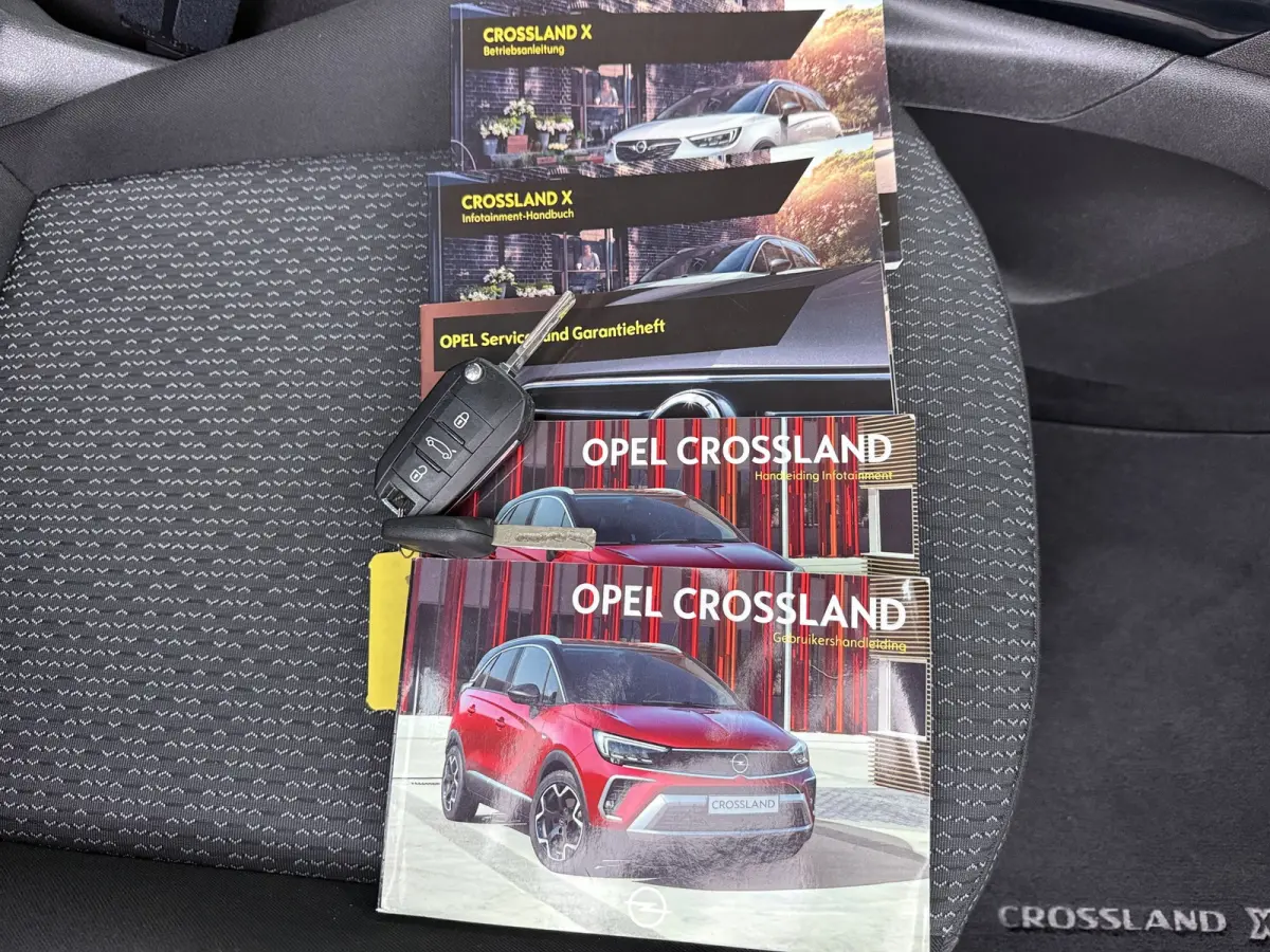 1.2 Turbo Online Edition / Navigatie via Carplay / Parkeersensoren / Stuur -en Stoelverwarmd / 16'' LMV