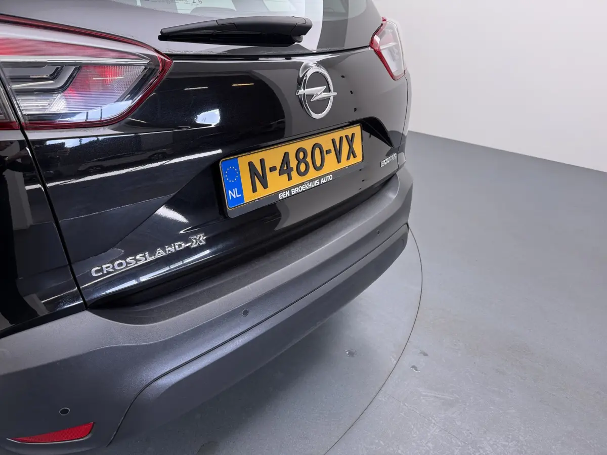 1.2 Turbo Online Edition / Navigatie via Carplay / Parkeersensoren / Stuur -en Stoelverwarmd / 16'' LMV