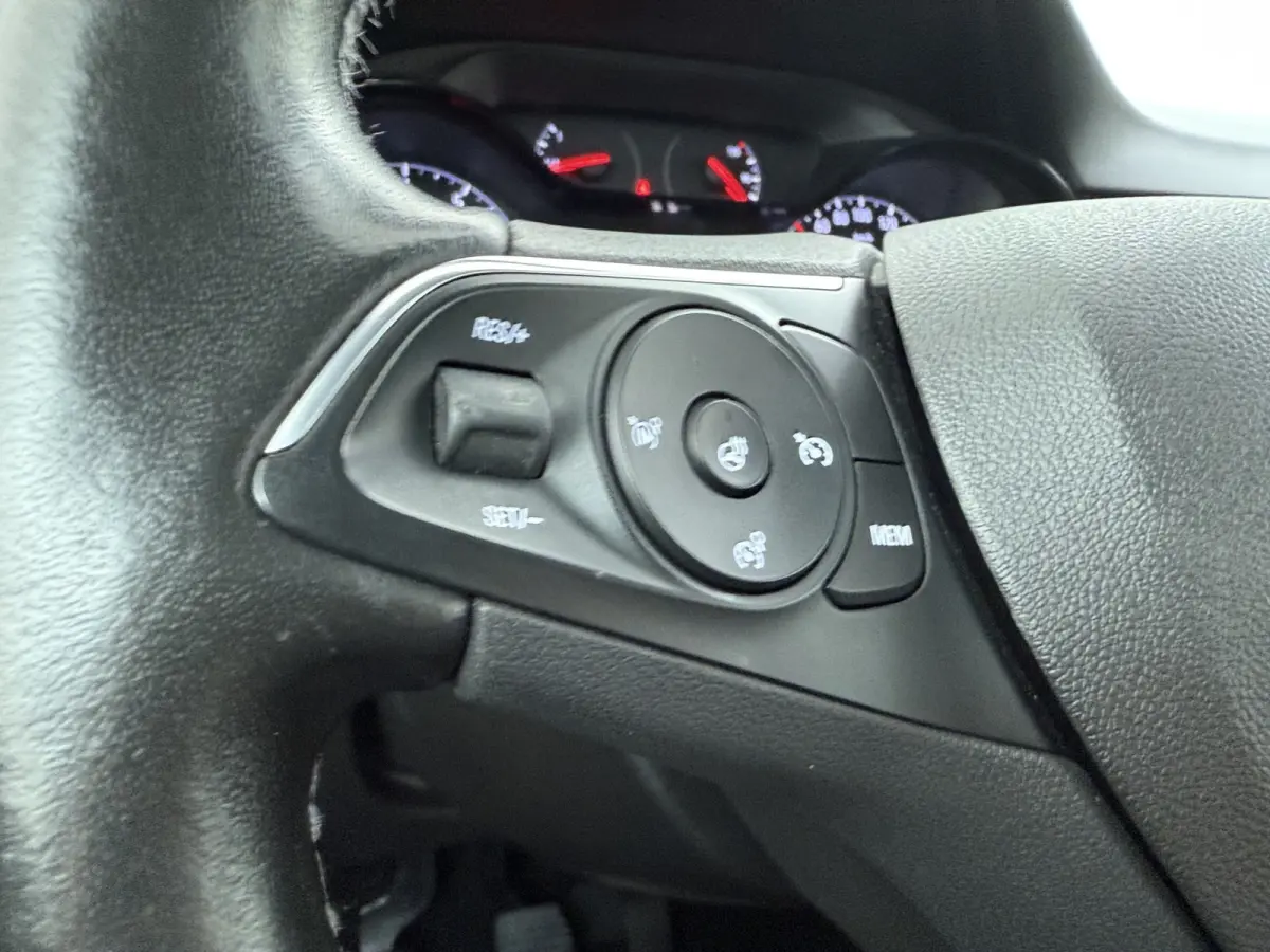1.2 Turbo Online Edition / Navigatie via Carplay / Parkeersensoren / Stuur -en Stoelverwarmd / 16'' LMV