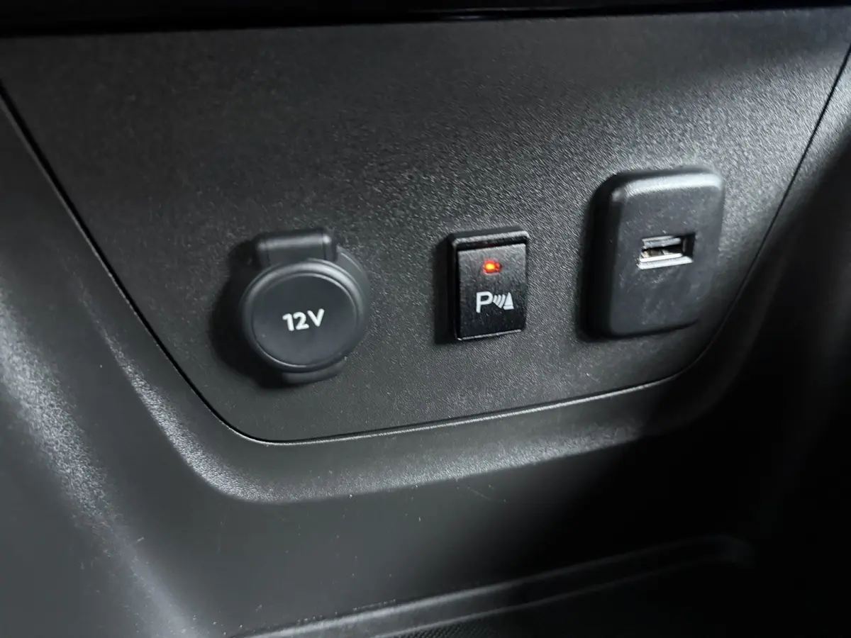 1.2 Turbo Online Edition / Navigatie via Carplay / Parkeersensoren / Stuur -en Stoelverwarmd / 16'' LMV