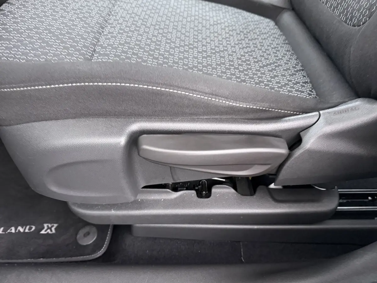 1.2 Turbo Online Edition / Navigatie via Carplay / Parkeersensoren / Stuur -en Stoelverwarmd / 16'' LMV