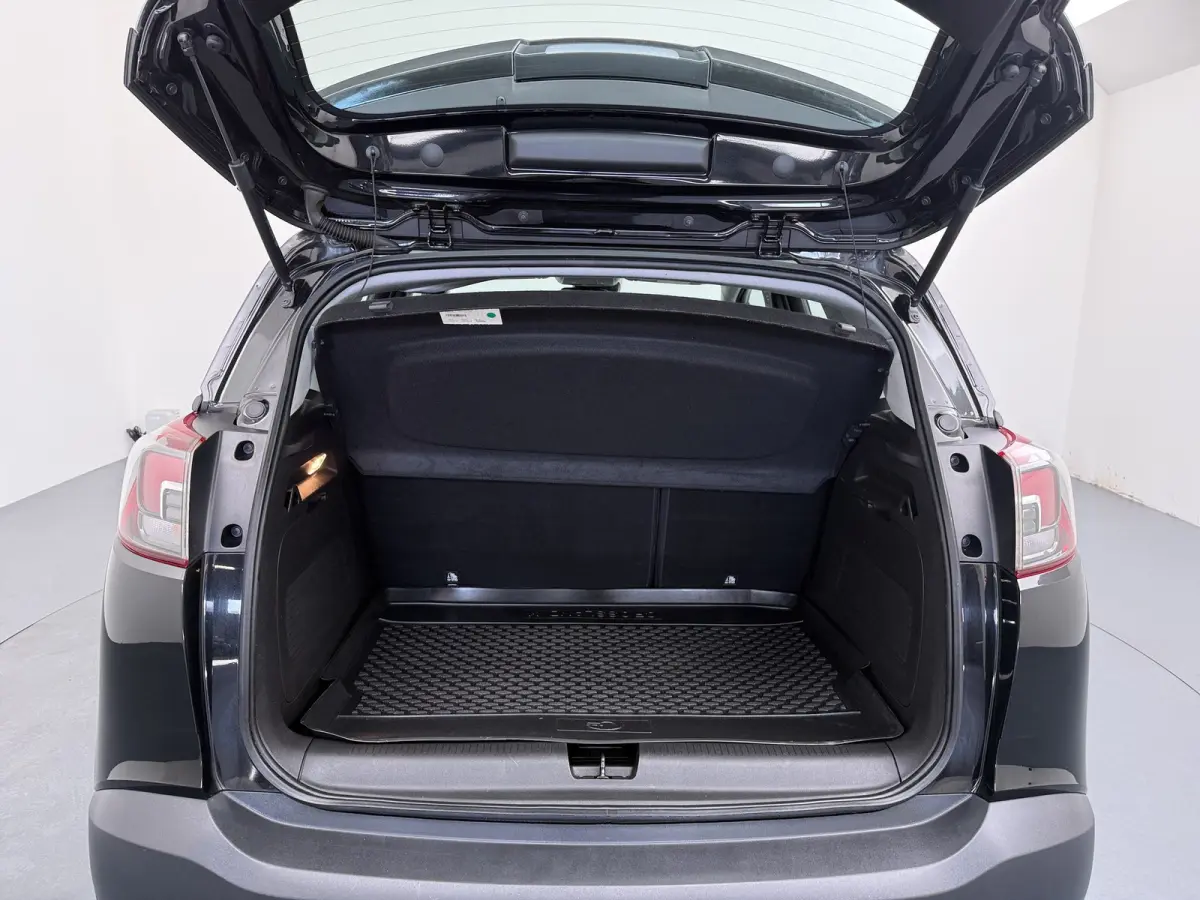 1.2 Turbo Online Edition / Navigatie via Carplay / Parkeersensoren / Stuur -en Stoelverwarmd / 16'' LMV