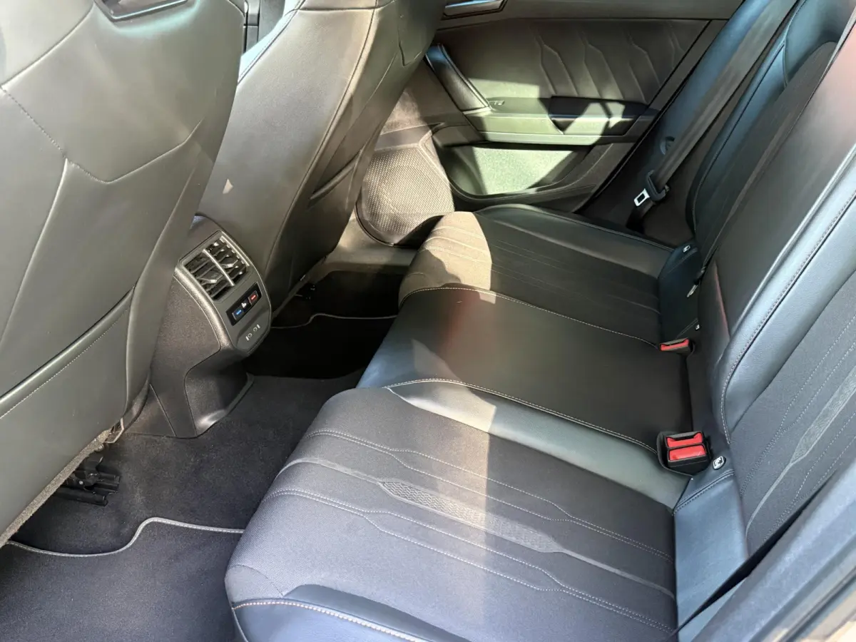 1.4 e-Hybrid VZ Adrenaline | SOH 94,93 % | PDC + Camera | Climate control | Apple CarPlay/ Android Auto | LM Velgen |