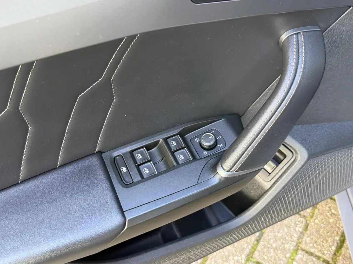 1.4 e-Hybrid VZ Adrenaline | SOH 94,93 % | PDC + Camera | Climate control | Apple CarPlay/ Android Auto | LM Velgen |