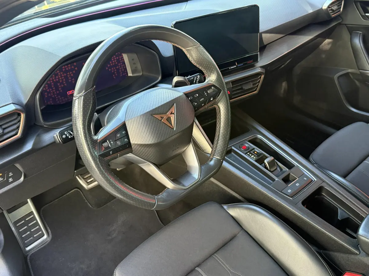 1.4 e-Hybrid VZ Adrenaline | SOH 94,93 % | PDC + Camera | Climate control | Apple CarPlay/ Android Auto | LM Velgen |