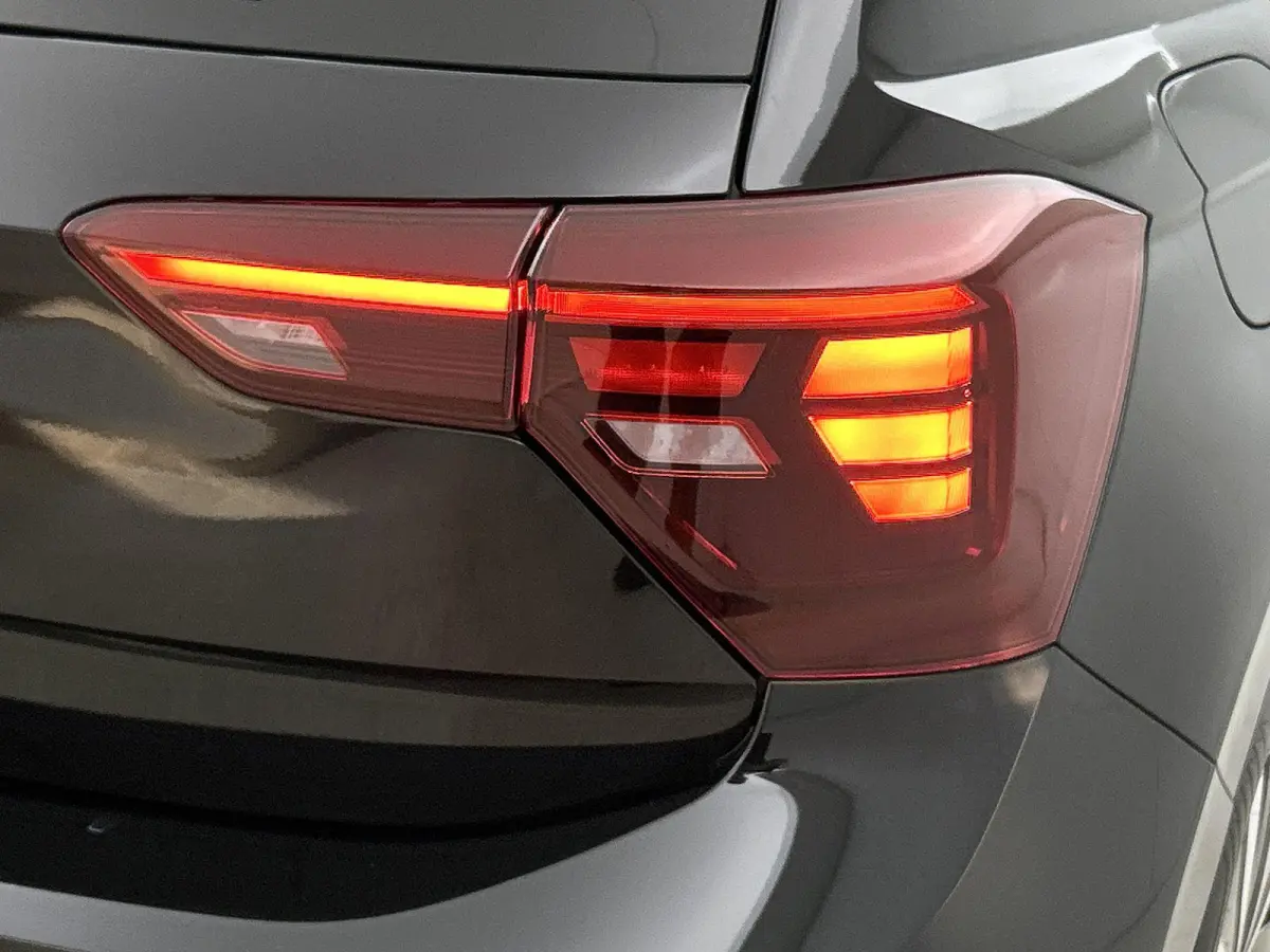 1.0 TSI Life Edition |  ACHTERUITRIJCAMERA | PARKEERSENSOREN | APPLE CARPLAY / ANDROID AUTO |