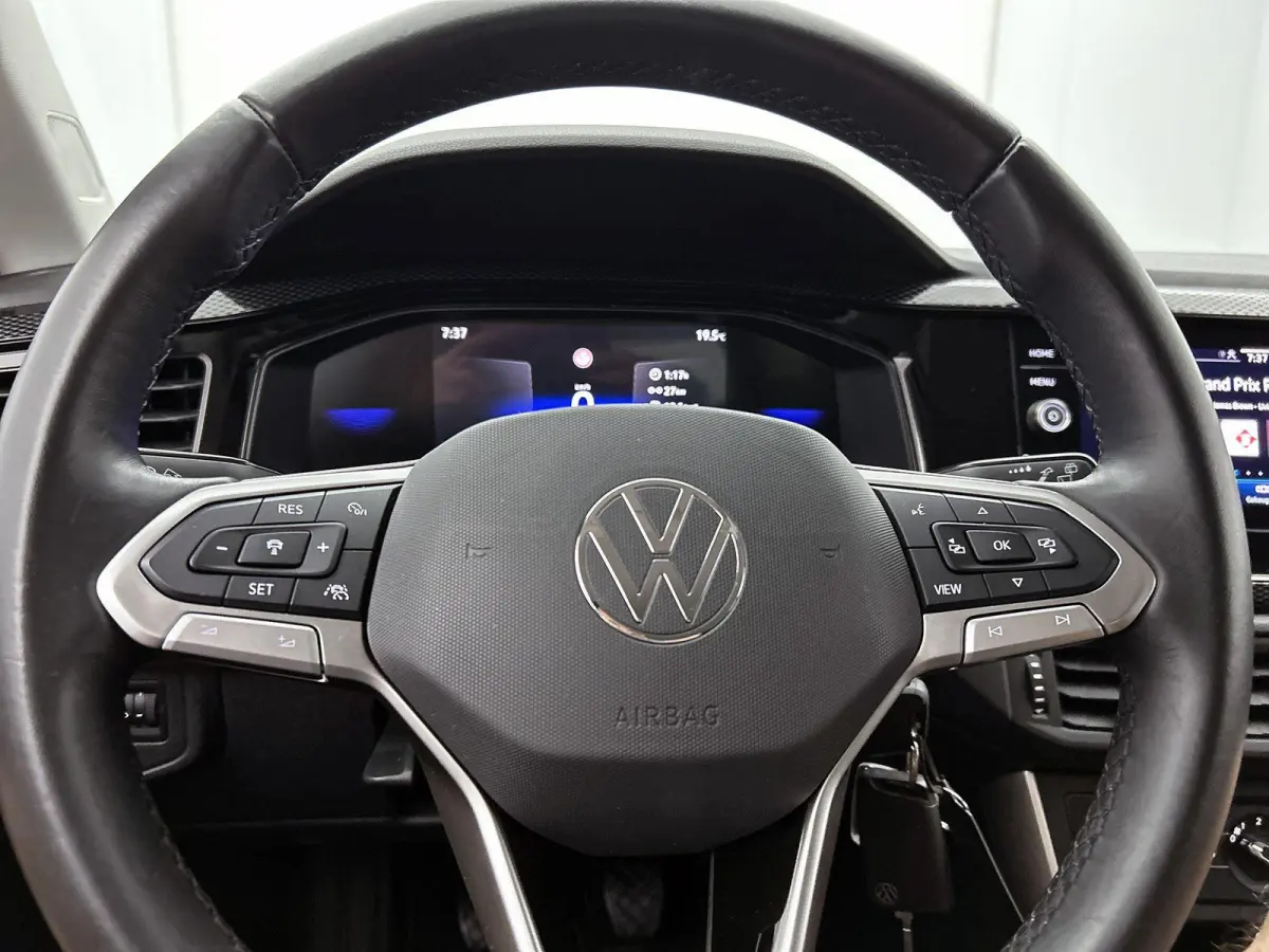 1.0 TSI Life Edition |  ACHTERUITRIJCAMERA | PARKEERSENSOREN | APPLE CARPLAY / ANDROID AUTO |