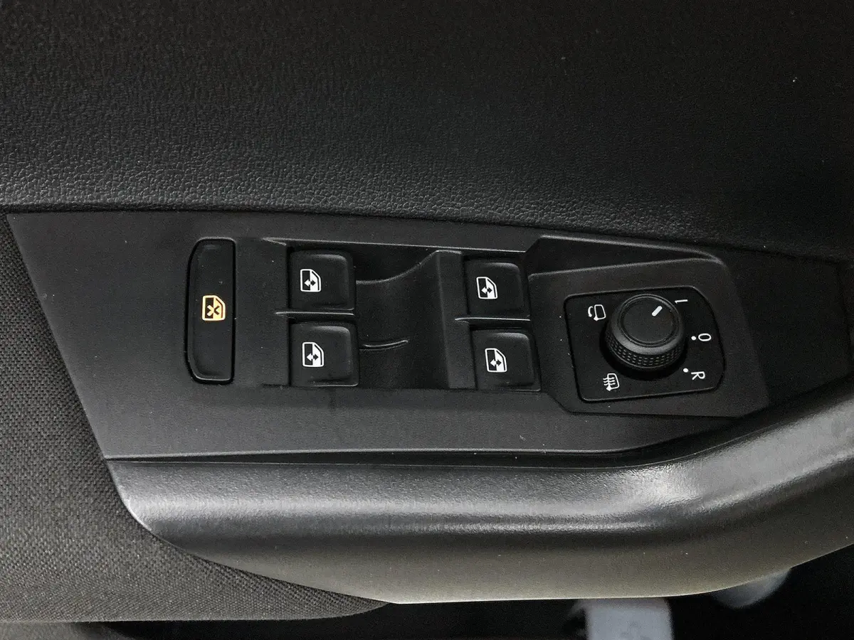 1.0 TSI Life Edition |  ACHTERUITRIJCAMERA | PARKEERSENSOREN | APPLE CARPLAY / ANDROID AUTO |