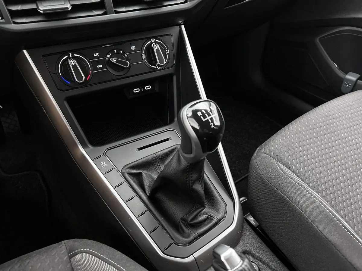 1.0 TSI Life Edition |  ACHTERUITRIJCAMERA | PARKEERSENSOREN | APPLE CARPLAY / ANDROID AUTO |