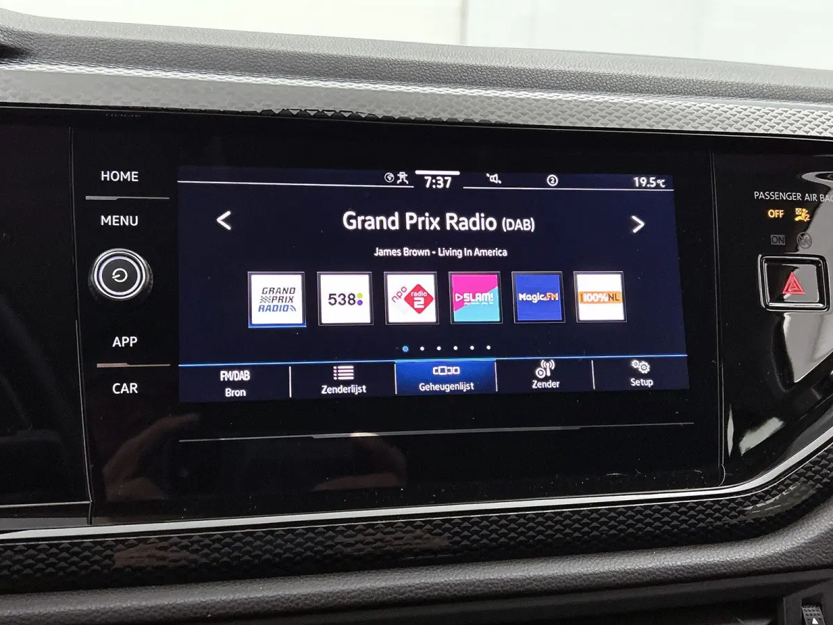 1.0 TSI Life Edition |  ACHTERUITRIJCAMERA | PARKEERSENSOREN | APPLE CARPLAY / ANDROID AUTO |