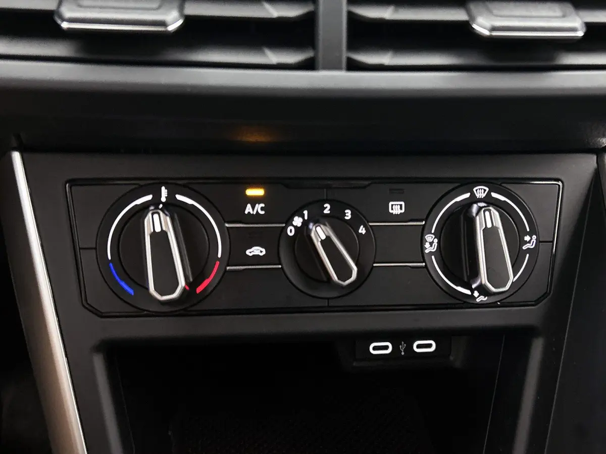 1.0 TSI Life Edition |  ACHTERUITRIJCAMERA | PARKEERSENSOREN | APPLE CARPLAY / ANDROID AUTO |