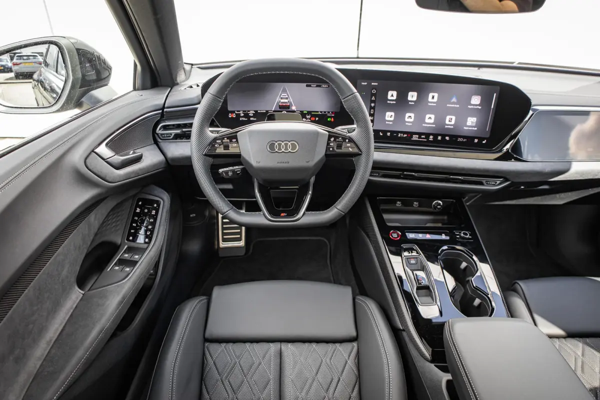 Avant 2.0 367pk quattro S edition Competition | 20" Velgen | Panoramadak | S5 Uitlaat | Trekhaak | Head-up