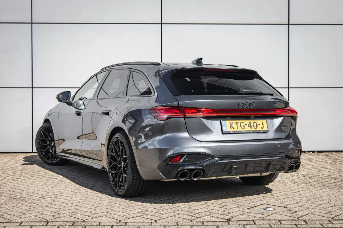Avant 2.0 367pk quattro S edition Competition | 20" Velgen | Panoramadak | S5 Uitlaat | Trekhaak | Head-up