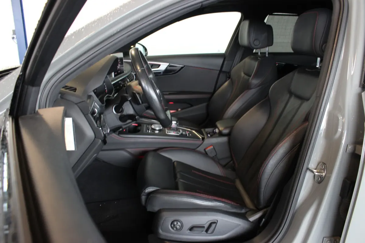 2.0 TFSI MHEV S-Line Black Edition Pano | Standkachel | Keyless | Trekhaak | Virtual Cockpit | RS4 Remmen | Leder | Stoelverw. | Adapt. Cruise | 20" LMV | Camera | PDC V+A