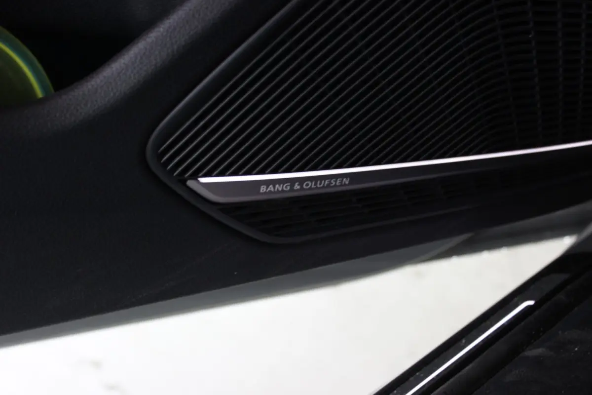2.0 TFSI MHEV S-Line Black Edition Pano | Standkachel | Keyless | Trekhaak | Virtual Cockpit | RS4 Remmen | Leder | Stoelverw. | Adapt. Cruise | 20" LMV | Camera | PDC V+A