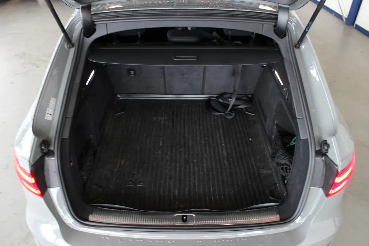 2.0 TFSI MHEV S-Line Black Edition Pano | Standkachel | Keyless | Trekhaak | Virtual Cockpit | RS4 Remmen | Leder | Stoelverw. | Adapt. Cruise | 20" LMV | Camera | PDC V+A