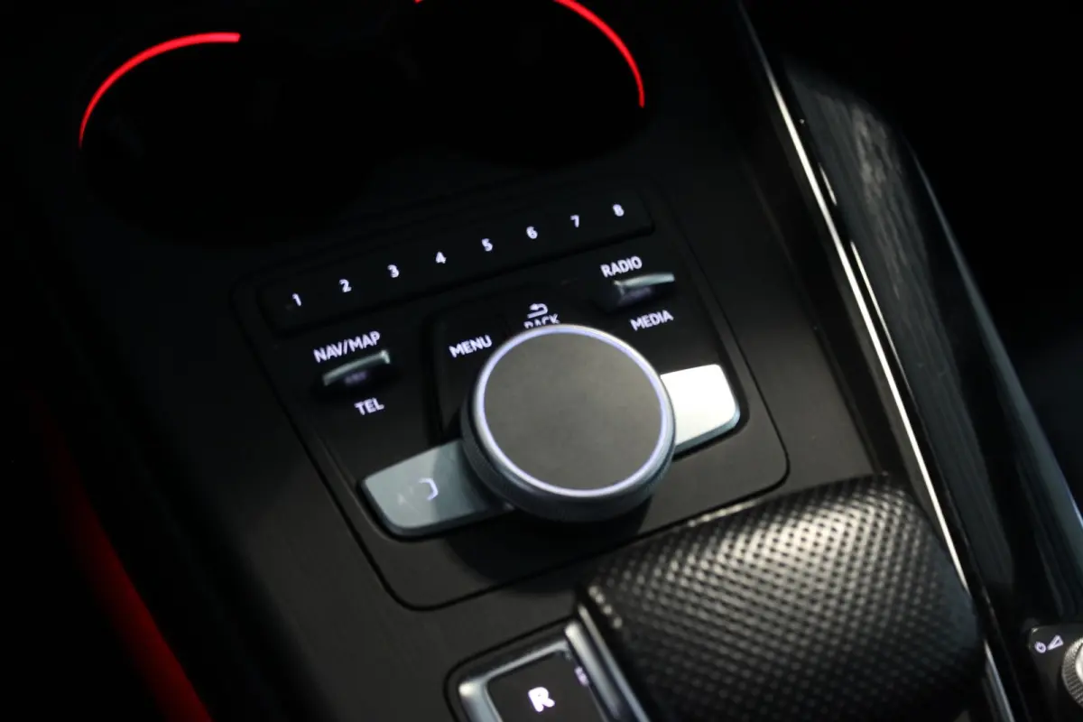2.0 TFSI MHEV S-Line Black Edition Pano | Standkachel | Keyless | Trekhaak | Virtual Cockpit | RS4 Remmen | Leder | Stoelverw. | Adapt. Cruise | 20" LMV | Camera | PDC V+A