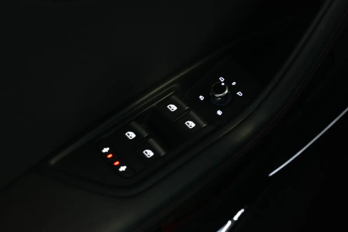 2.0 TFSI MHEV S-Line Black Edition Pano | Standkachel | Keyless | Trekhaak | Virtual Cockpit | RS4 Remmen | Leder | Stoelverw. | Adapt. Cruise | 20" LMV | Camera | PDC V+A